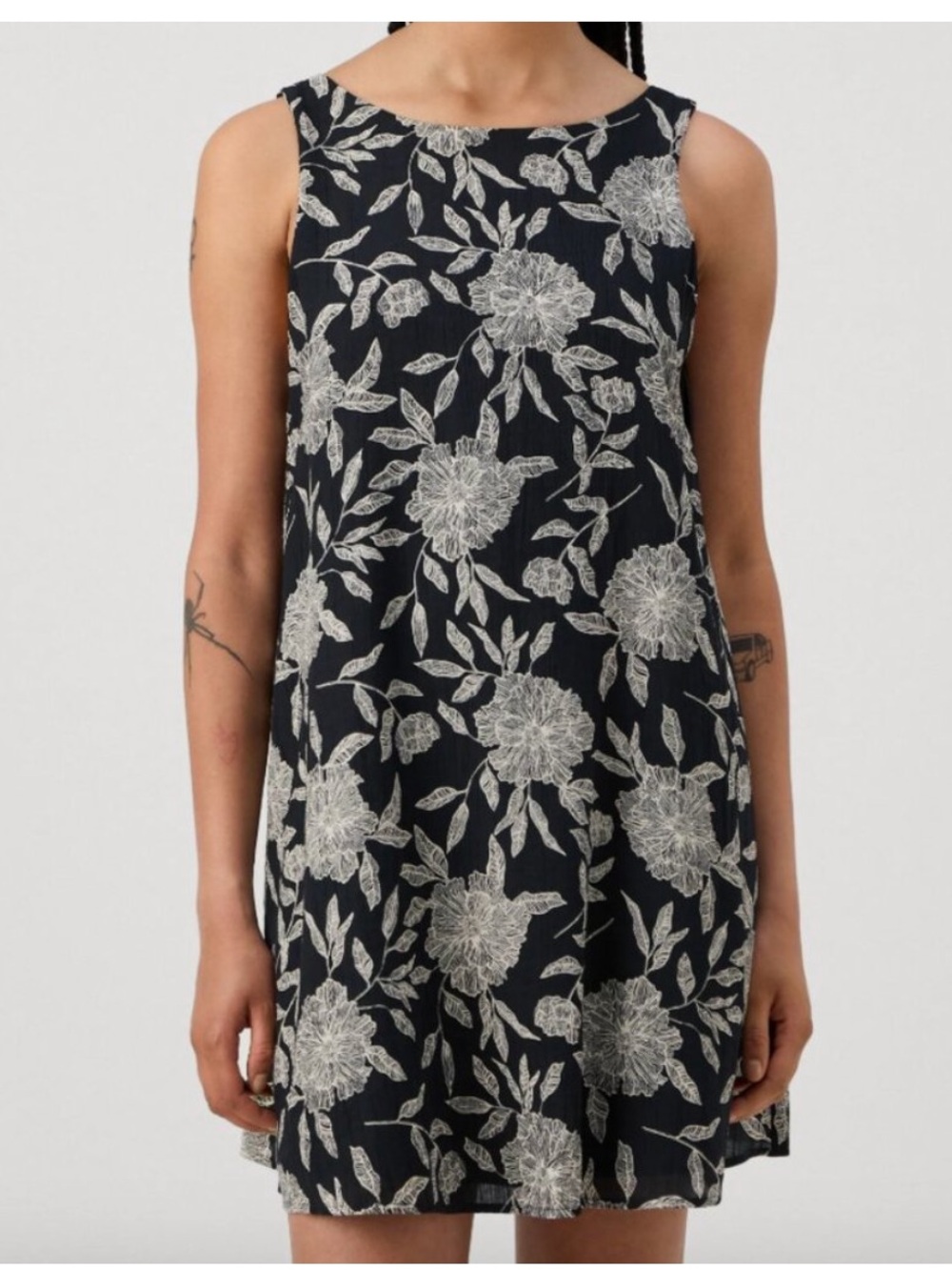 Abercrombie & Fitch Black and White Floral Sleeveless Dress with Open Back
